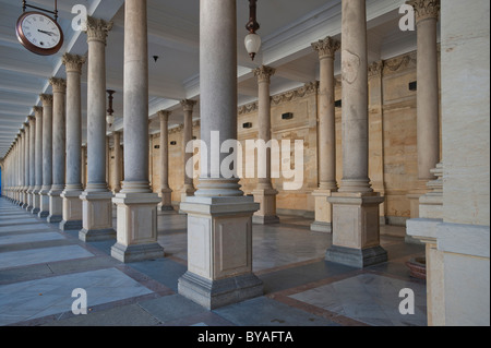 Fräsen Sie, Kolonnade, Mlynska Kolonnade, Carlsbad, Karlovy Vary, Böhmen, Tschechische Republik, Europa Stockfoto
