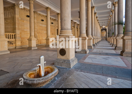 Fräsen Sie, Kolonnade, Mlynska Kolonnade, Carlsbad, Karlovy Vary, Böhmen, Tschechische Republik, Europa Stockfoto