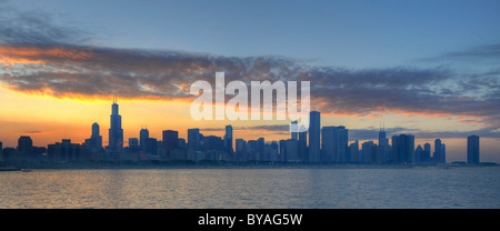 Dawn, Willis Tower, ehemals Sears Tower, 311 South Wacker, John Hancock Center, Aon Center, 77 West Wacker Drive Stockfoto