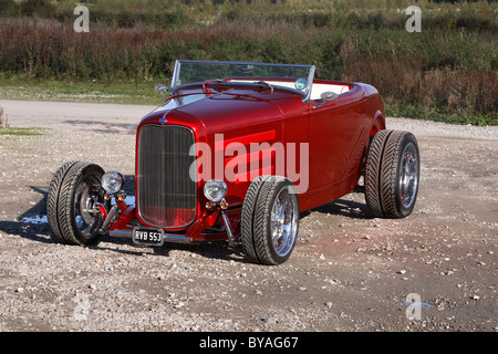 1932 Ford Roadster in rot mit schwarzem Dach Hot rod Stockfoto