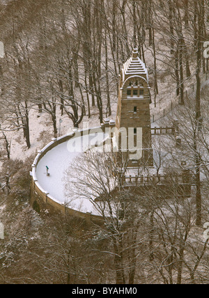 Luftaufnahme, Berger-Denkmal in Schnee bedeckt, Hohenstein, Stadtpark, Stadtpark, Aussichtsturm, Tal des Flusses Ruhr, Witten Stockfoto