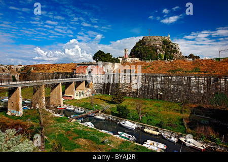 Griechenland, Korfu (oder "Kerkyra") Insel. Die alte Festung und der Kanal namens "Contrafossa", das trennt sie von der Altstadt entfernt Stockfoto