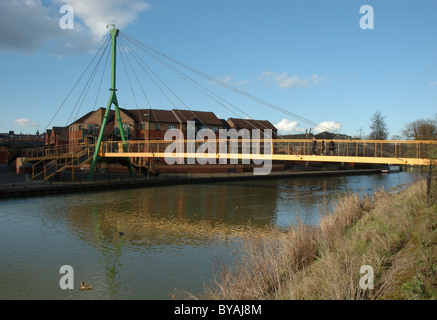 Fußgängerbrücke über den Fluß Nene, Northampton, Northamptonshire, England, UK Stockfoto