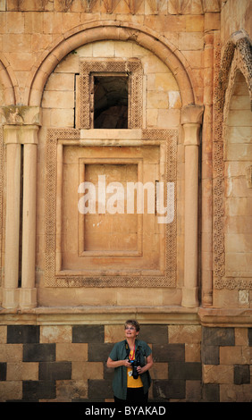 Weibliche Touristen im Harem, Ishak Pasa Sarayi (17-18C), Doğubeyazıt, Türkei 100927 37477 Stockfoto