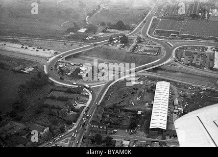 Luftaufnahme der Autobahn M5 im Bau an einer Kreuzung in West Bromwich 10.08.69 Stockfoto