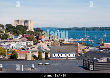 Marina auf der Küstenlinie von Casco Bay nahe der Innenstadt von Portland, Maine Stockfoto