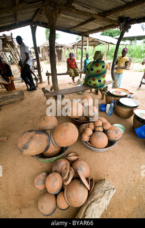 Ein ländlicher Markt in Westafrika. Stockfoto
