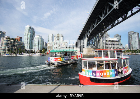 Wasser-Busse im False Creek, Vancouver, Kanada Stockfoto