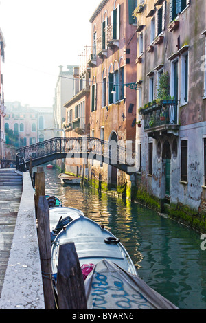 Boote in Venedig Canal Stockfoto