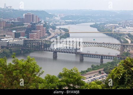 Brücken über Monongahela River in Pittsburgh, Pennsylvania, USA Stockfoto