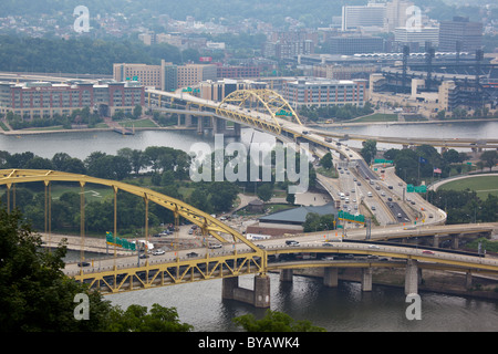 Brücken über Monongahela River in Pittsburgh, Pennsylvania, USA Stockfoto