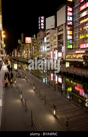 Dotonbori Kanal im Stadtteil Dotonbori in den Abend, Osaka, Japan, Asien Stockfoto