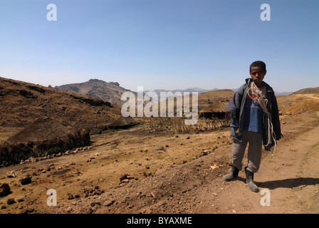 Junge, Bale Mountains am Rücken, Äthiopien, Afrika Stockfoto