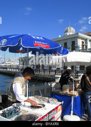 Harbourside Imbissstände, osmanischen Ferry Terminal, Princes Island Buyukada, in der Nähe von Istanbul, Türkei Stockfoto