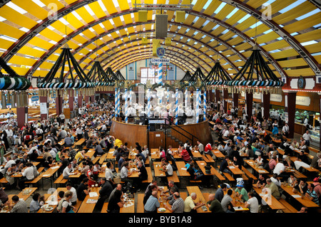 Lowenbraeu Zelt beim Oktoberfest, München, Bayern, Deutschland, Europa Stockfoto