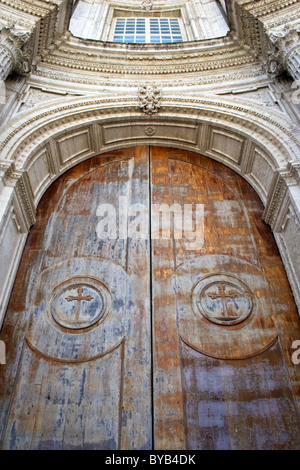 Haupteingang des Cadiz Kathedrale (Catedral Nueva), erbaut 1722-1838, am Plaza Catedral, Cádiz, Andalusien, Spanien Stockfoto