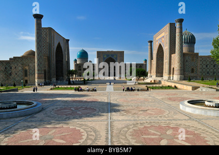 Registan-Platz in Samarkand, UNESCO-Weltkulturerbe, Silk Road, Usbekistan, Zentralasien Stockfoto