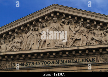 Eglise De La Madeleine, Madeleine Church, Fries in einem klassischen Stil, 8. Arrondissement, Paris, Frankreich Stockfoto