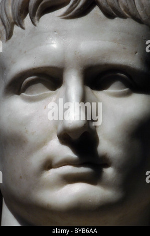 Römische Kunst. Augustus (61 v. Chr. - 14 n. Chr.). Erster Kaiser des römischen Reiches. Marmorstatue. Augustus Pontifex Maximus. Stockfoto