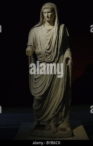 Römische Kunst. Augustus (61 v. Chr. - 14 n. Chr.). Erster Kaiser des römischen Reiches. Marmorstatue. Augustus Pontifex Maximus. Stockfoto