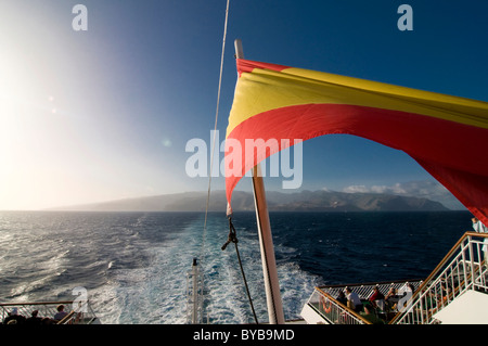 Spanische Flagge auf der Fähre zwischen La Gomera und Teneriffa, Kanarische Inseln, Spanien, Europa Stockfoto