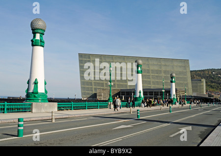 Brückenpfeiler, Ponte Zurriola, Zurriola Brücke, Kursaal, Kongresszentrum, Pais Vasco, San Sebastian, Baskenland, Spanien Stockfoto