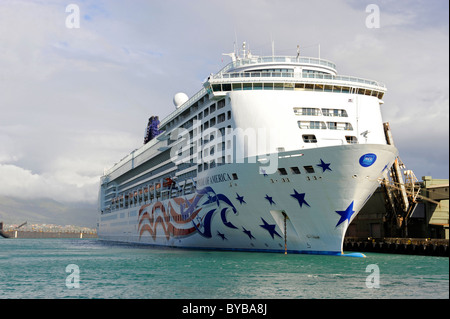 NCL Kreuzfahrt Schiff im Hafen von Kahului Maui Hawaii Pacific Ocean Stockfoto