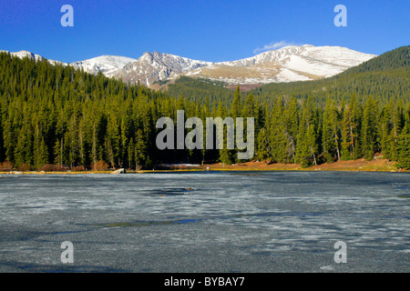 Mount Evans vom Echo Lake aus gesehen Stockfoto