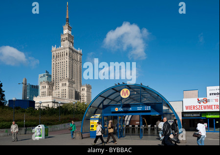 Palast der Kultur und Wissenschaft, Hochhaus in ein Hochzeitstorten Stil, Wahrzeichen, Warschau, Mazowieckie, Polen, Europa Stockfoto