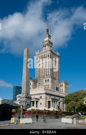 Palast der Kultur und Wissenschaft, Hochhaus in ein Hochzeitstorten Stil, Wahrzeichen, Warschau, Mazowieckie, Polen, Europa Stockfoto