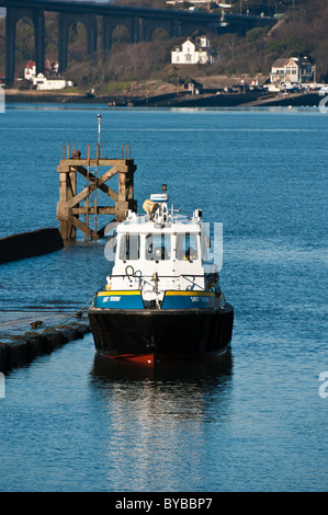 Wird Boot gefesselt im South Queensferry auf dem Fluss Forth Stockfoto