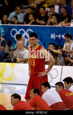 Yao Ming (CHN) USA-China Männer Basketball-Aktion bei den Olympischen Sommerspielen 2008, Peking, China Stockfoto