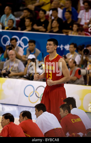 Yao Ming (CHN) USA-China Männer Basketball-Aktion bei den Olympischen Sommerspielen 2008, Peking, China Stockfoto