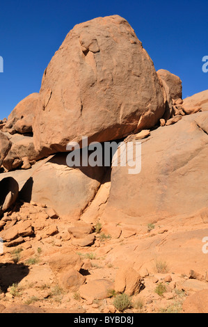 Granitfelsen in der Hoggar, Ahaggar Berge, Wilaya Tamanrasset, Algerien, Sahara, Nordafrika Stockfoto