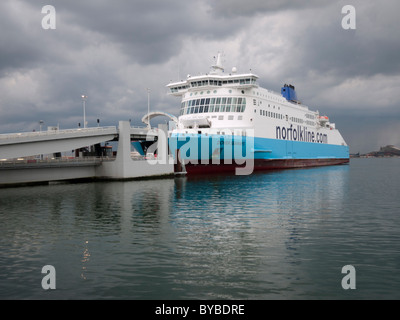 Norfolkline Cross-channel Fähre im Hafen von Dünkirchen, Frankreich Stockfoto