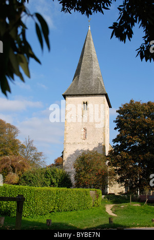 Turm der Kirche der Heiligen Dreifaltigkeit in Bosham in Chichester Harbour. West Sussex. England Stockfoto