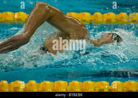 im Wettbewerb mit den Swimming-Wettbewerb bei den Olympischen Sommerspielen 2008, Peking, China Stockfoto