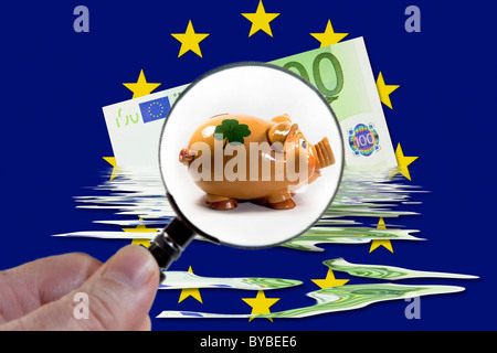 Symbolisches Bild für Geld sparen in der Europäischen Union Stockfoto