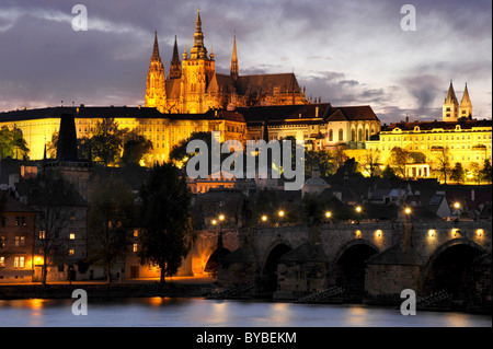 Moldau, Karlsbrücke, St. Vitus Cathedral, Prager Burg, Hradschin, Prag, Böhmen, Tschechische Republik, Europa Stockfoto