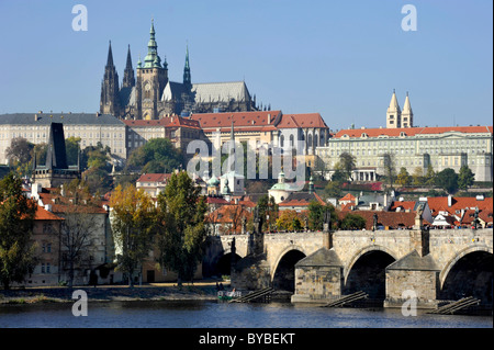 Moldau, Karlsbrücke, St. Vitus Cathedral, Prager Burg, Hradschin, Prag, Böhmen, Tschechische Republik, Europa Stockfoto