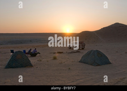 Camp in der Nähe von Darvaza Gas Krater, Turkmenistan, Zentralasien Stockfoto