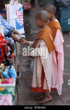 Burma, Birma, Myanmar, 20100223, Neuling in Myanmar Stockfoto