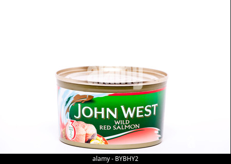 Eine Dose mit John West Red Wildlachs auf weißem Hintergrund Stockfoto