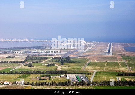 Start-und Landebahn Annäherungsschlag am Flughafen Larnaca, Zypern Stockfoto