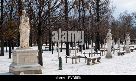 Jardin des Tuileries under snow Paris France Stockfoto