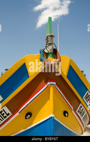 Augen des Osiris auf einem maltesischen Luzzu einem traditionellen Fischerboot Stockfoto