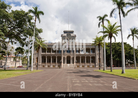 Iolani Palace zeremonielle Einfahrt. Dieser Palast wurde im Jahre 1882 für König Kalakaua und Königin Liliuokalani errichtet, Stockfoto