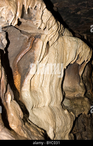 "Fließen Sie Stein" tief unter Ingleborough Hügel am Ingleborough zeigen Cave in Clapham in The Yorkshire Dales UK Stockfoto