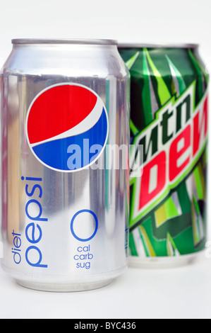 Diät-Pepsi und Mtn Dew Getränke in Dosen Stockfoto