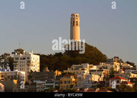 Coit Tower von Fishermans Wharf, San Francisco, CA Stockfoto